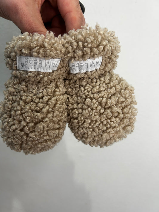 7am brown furry mitts 0-6m