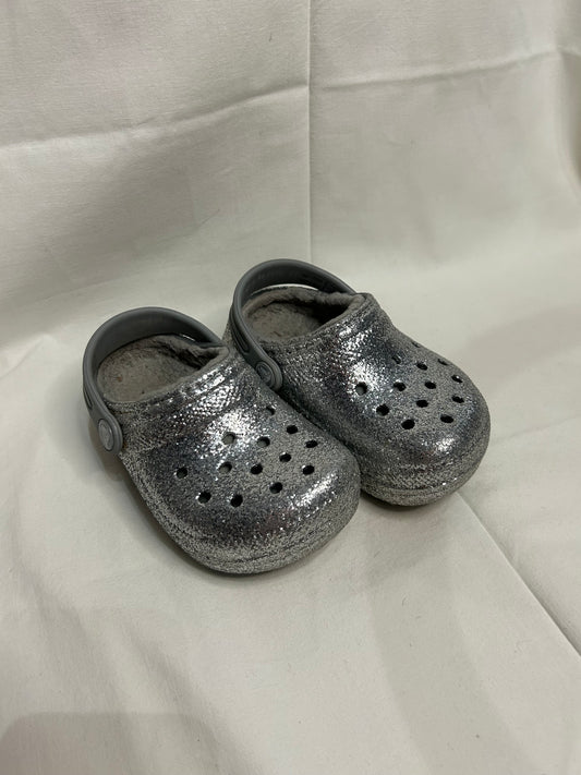 C7 silver lined Crocs