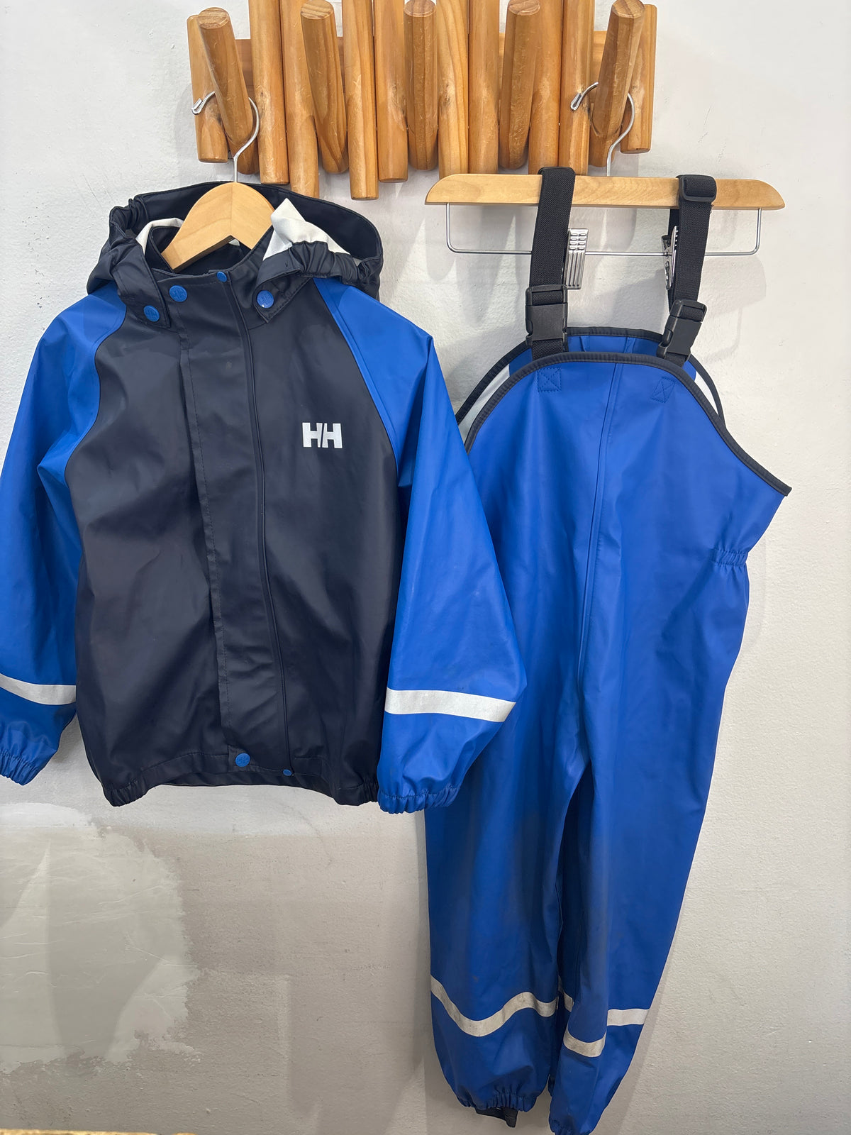 Helly Hansen blue rain set 6y