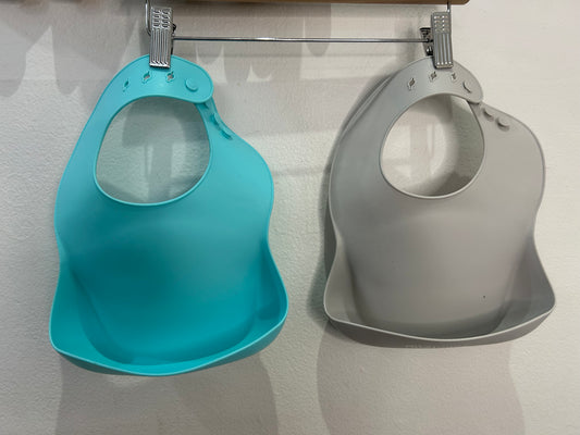 Two pack feeding bibs