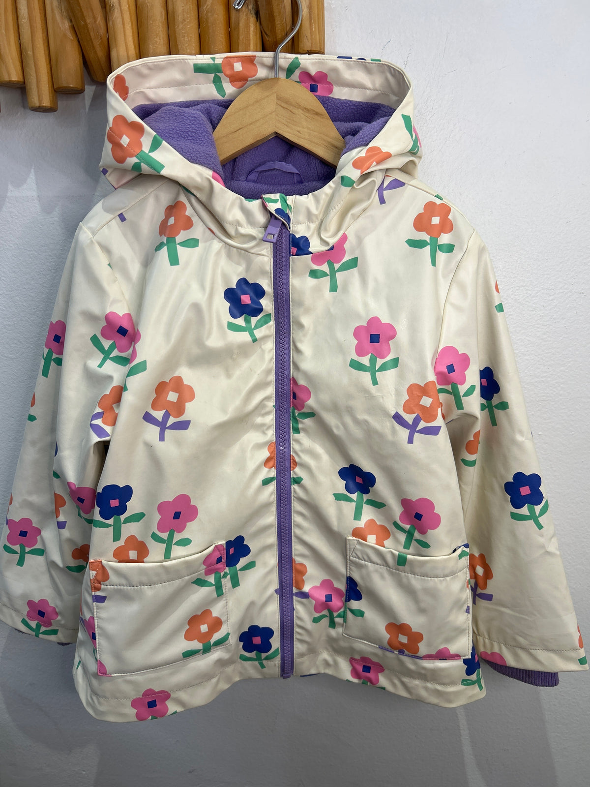 Purple fleece lined flowered rainjacket 4-5y