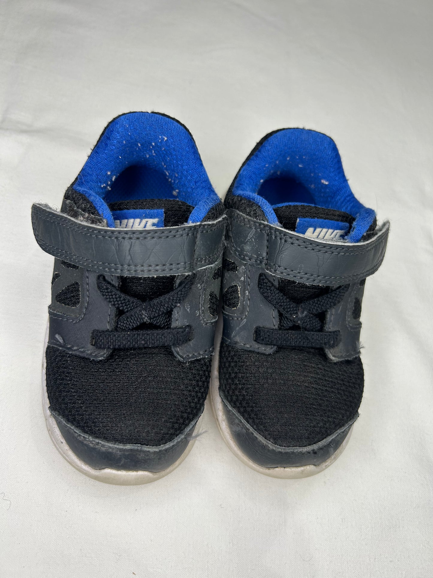 C6 Nike black runners
