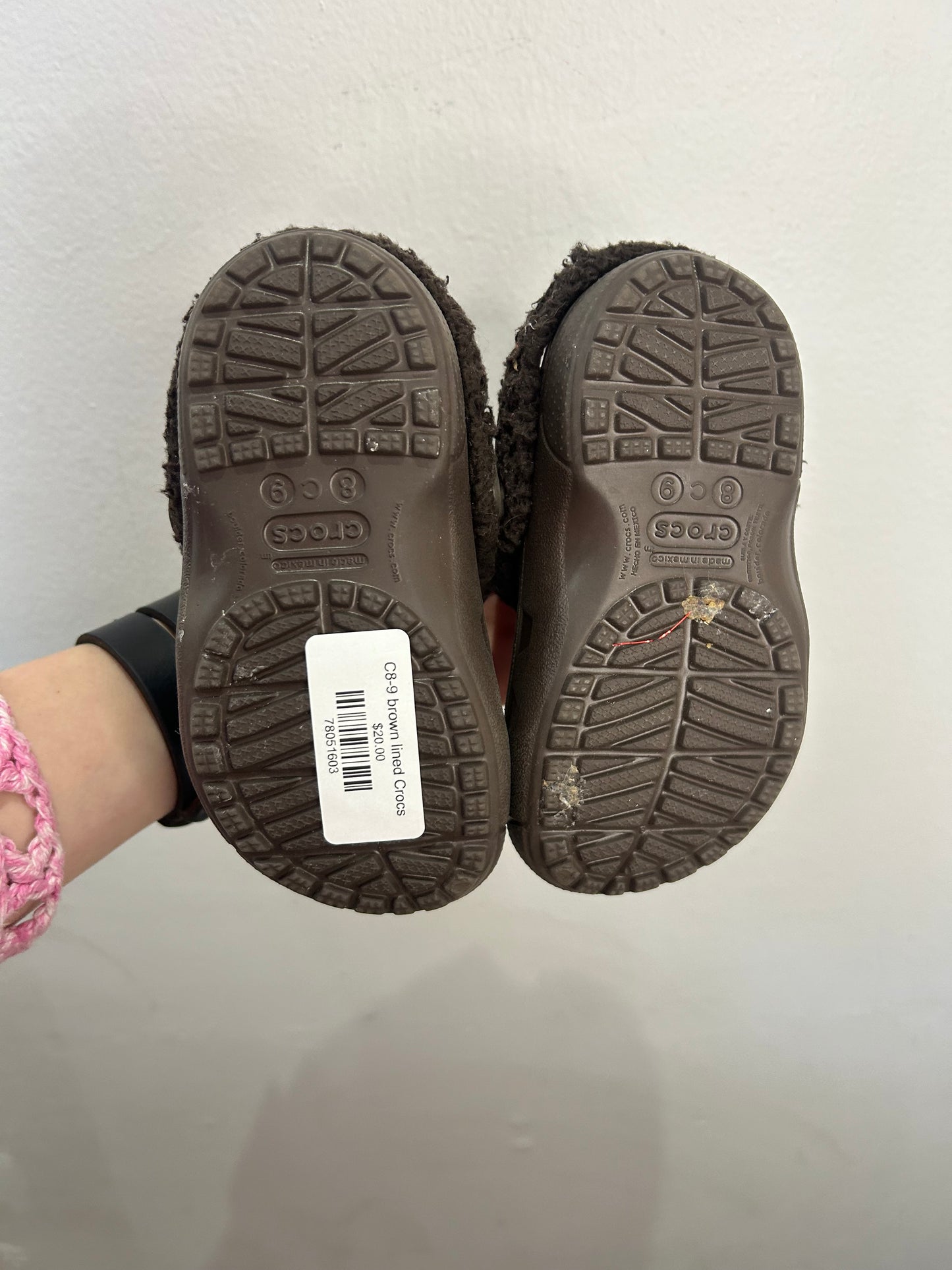 C8-9 brown lined Crocs