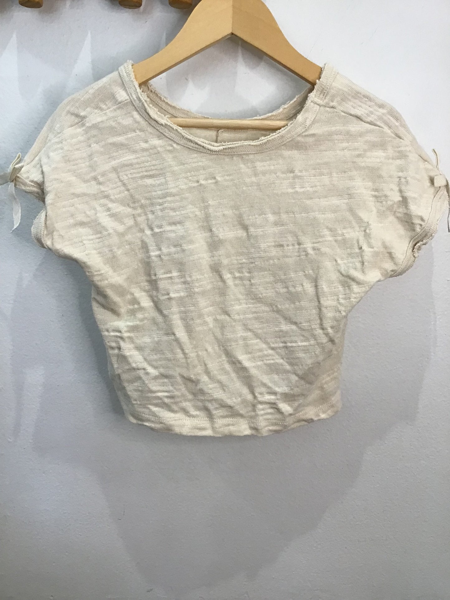 Tee cream textured and tied 3y