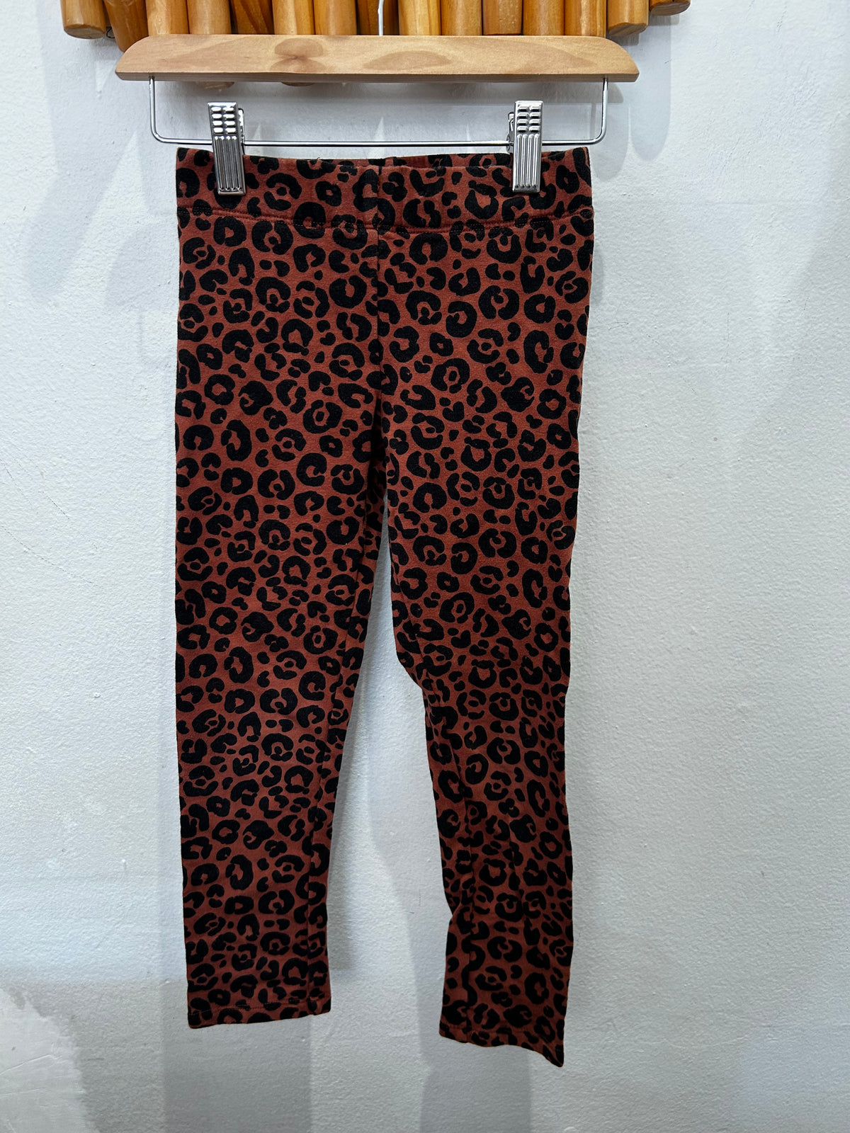 Lululemon black cropped leggings- adult size 6