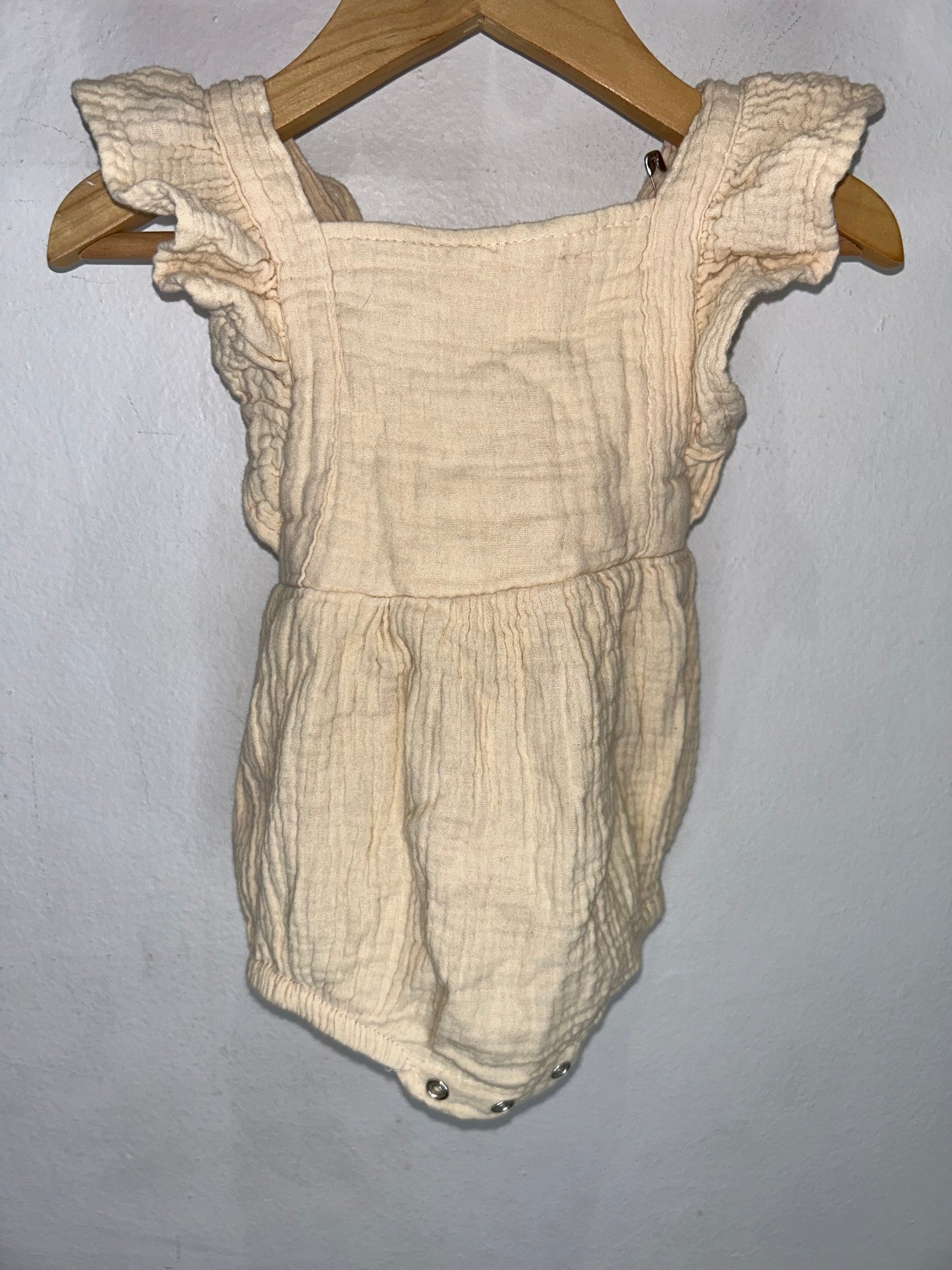 Cream texture shorty romper 18m
