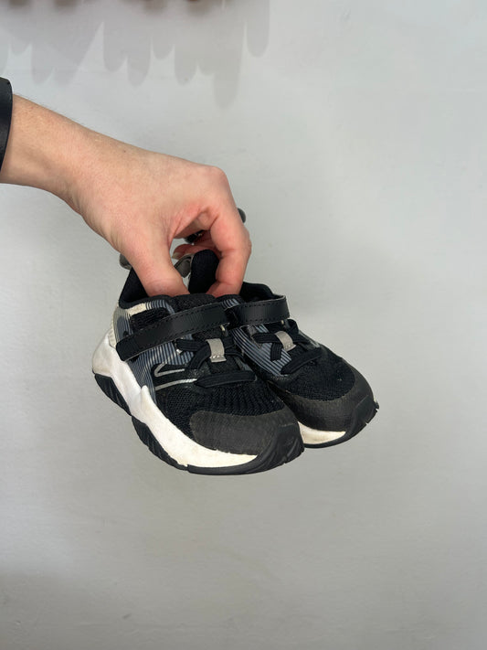 C6 grey New Balance runners