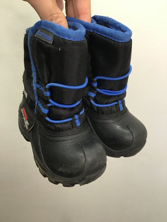 C4 black and blue snowboots