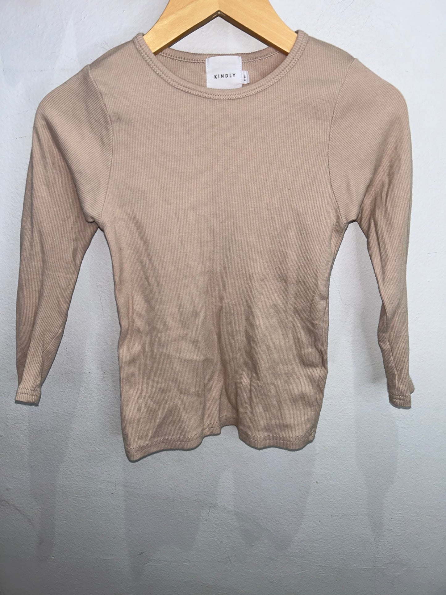 Kindly the Label beige longsleeve 5-6y
