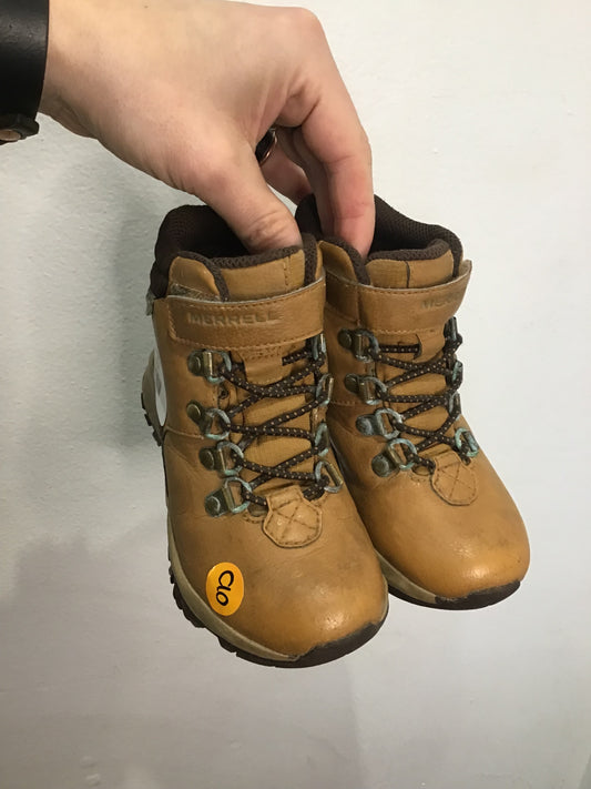 C10 Merrell brown boots