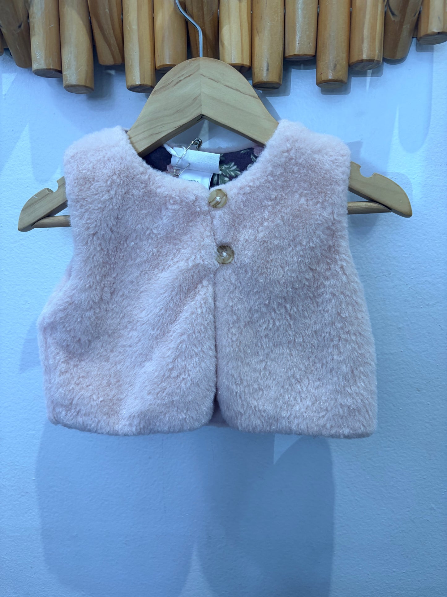 Furry pink vest 6-9m