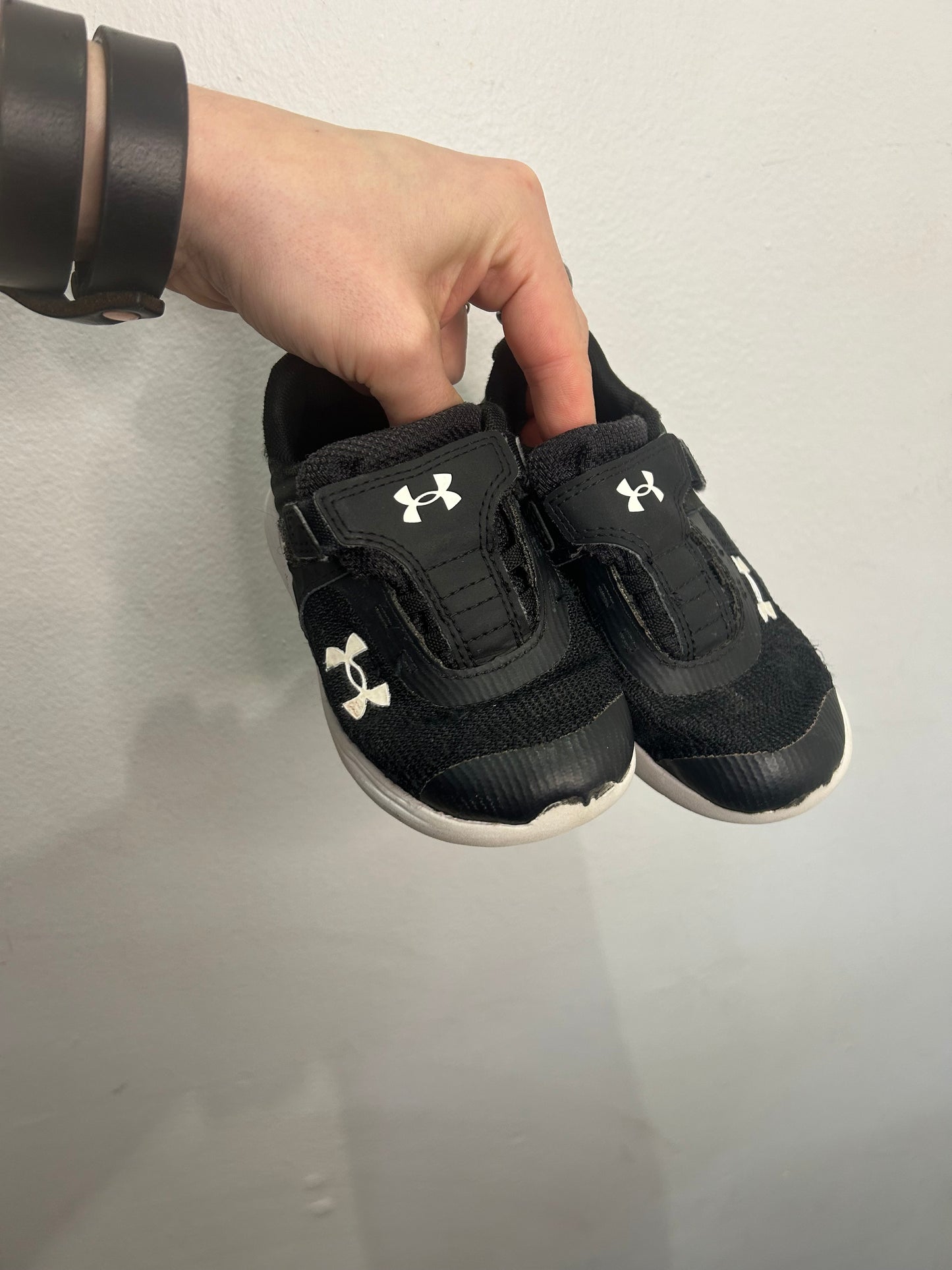 C9 black Underarmour runners
