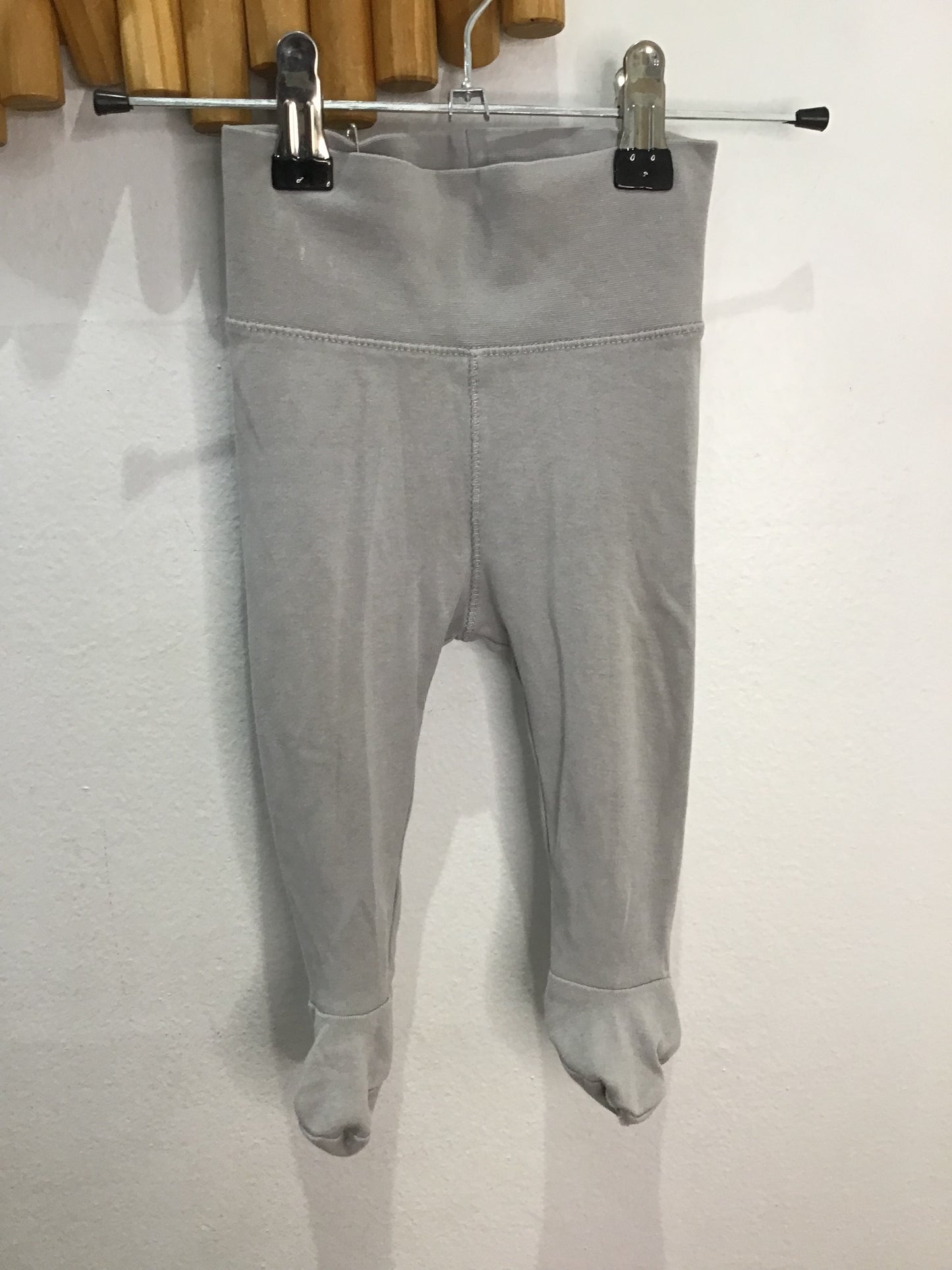 Grey sock pants 4-6m