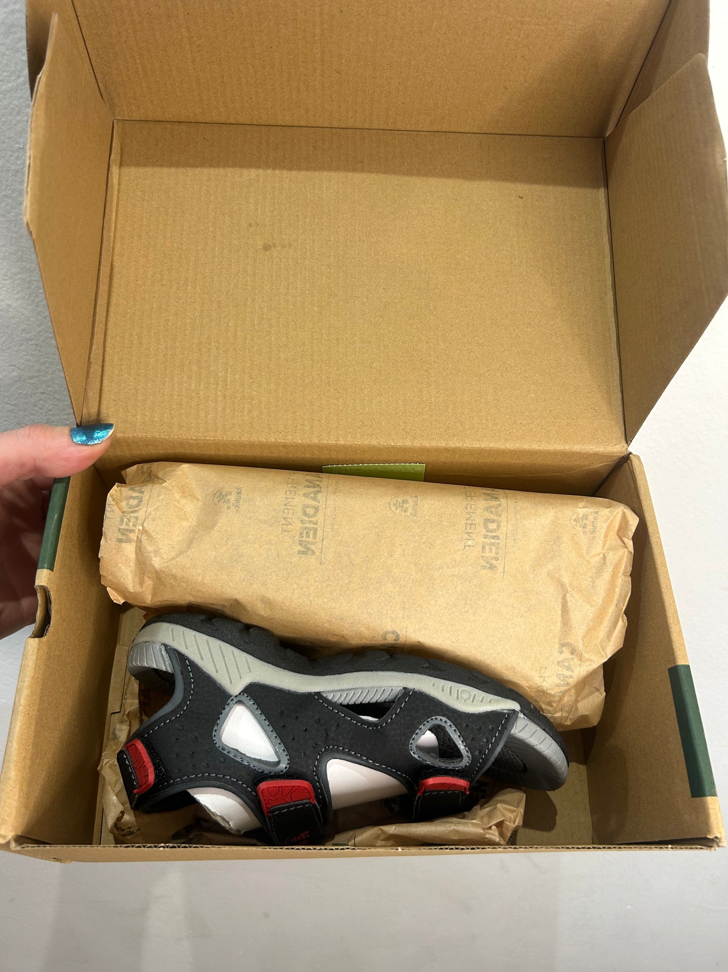 C13 Kamik Lobster 2.0 sandals NEW