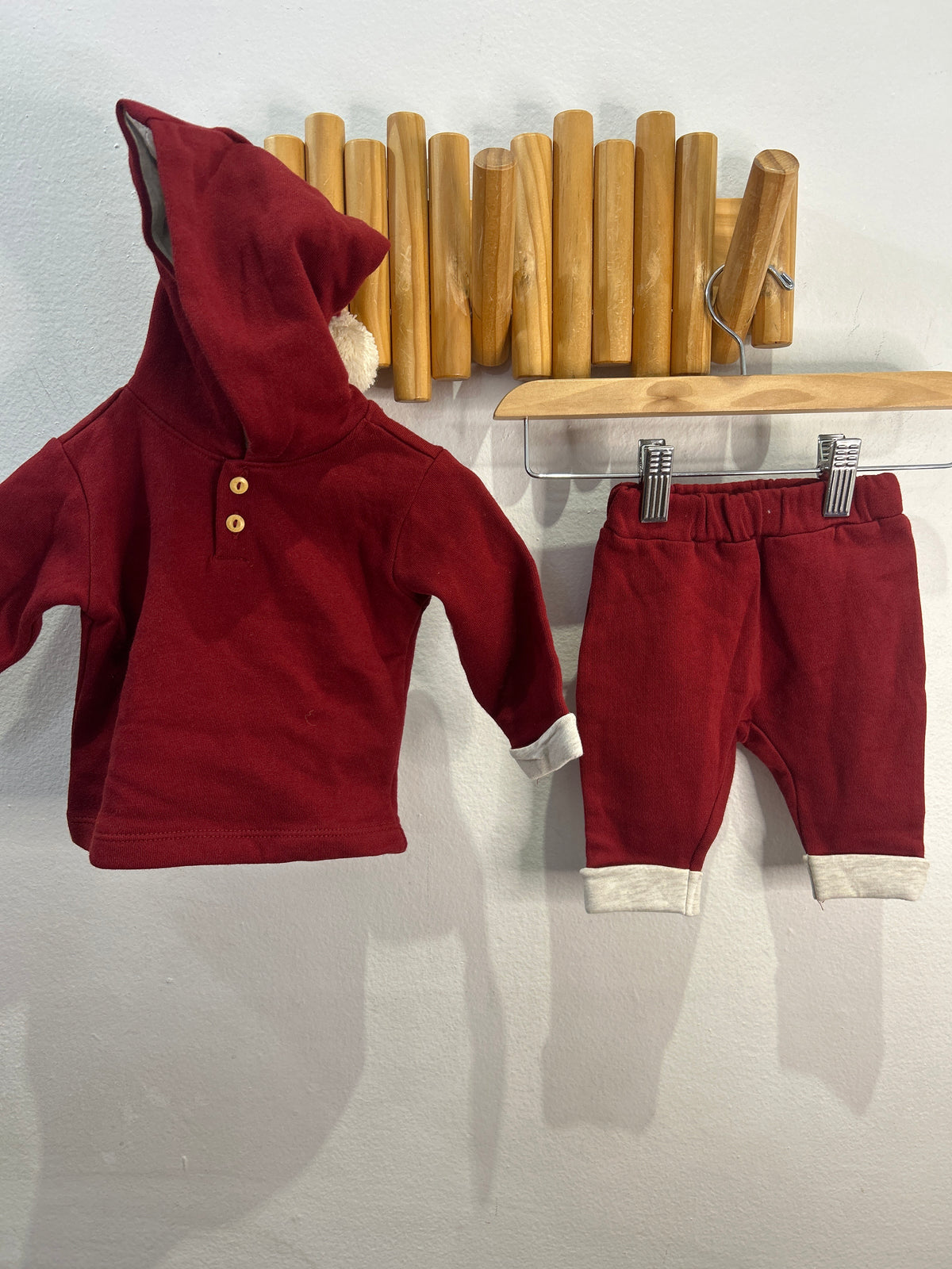 Maroon and white set 1-2m