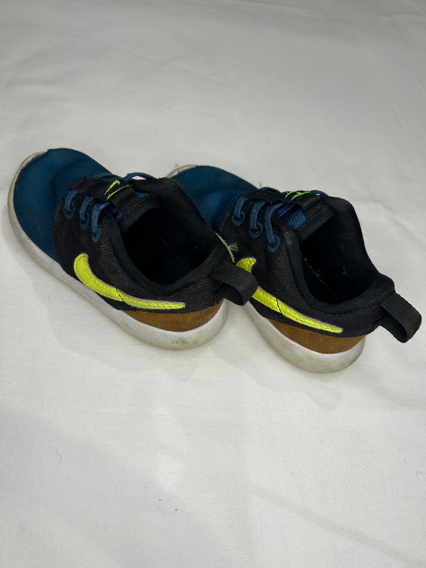 C7 Nike blue runners
