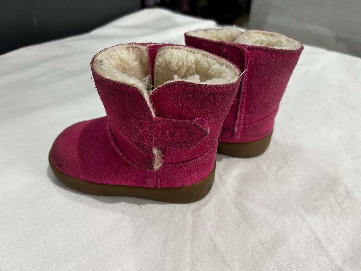 C4-5 pink Uggs