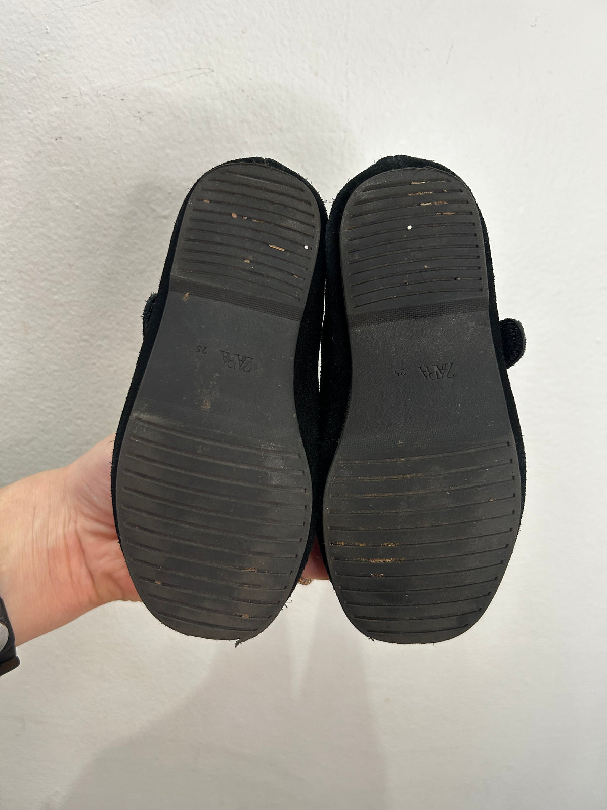 C8-9 black maryjanes