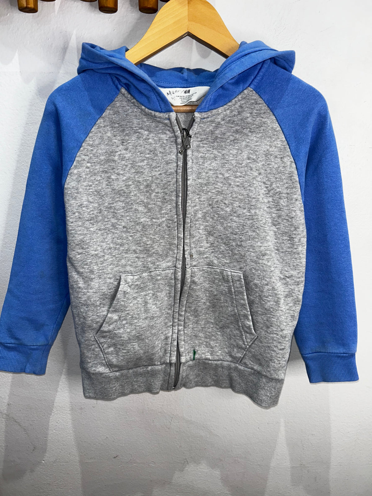 Grey and blue sweatshirt 5-6y