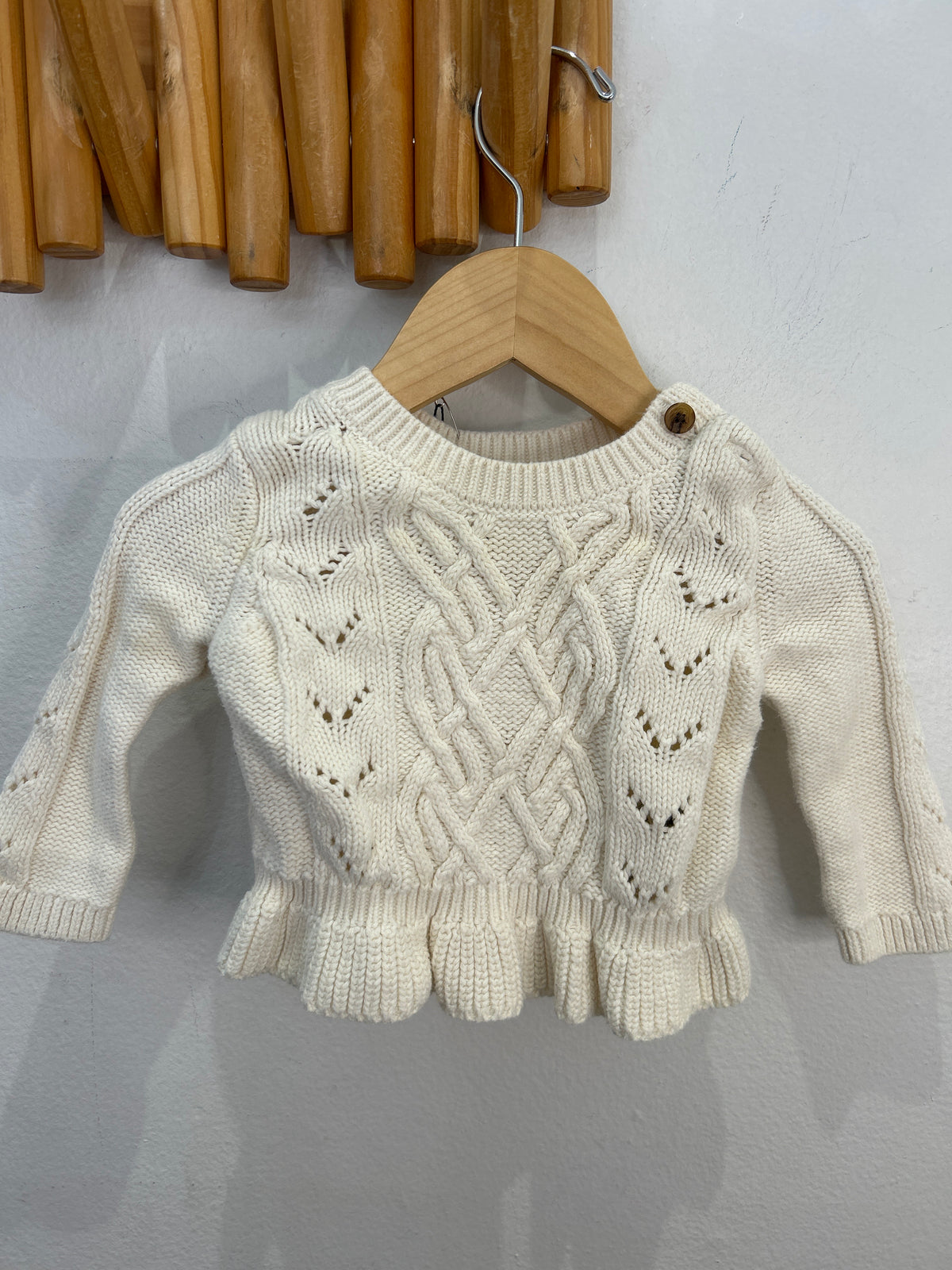 Cream frilly cable knit 3-6m
