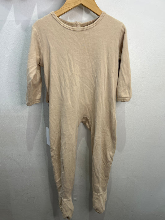 Beige sleeper 3y