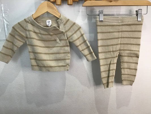 Beige sweater set 3-6m