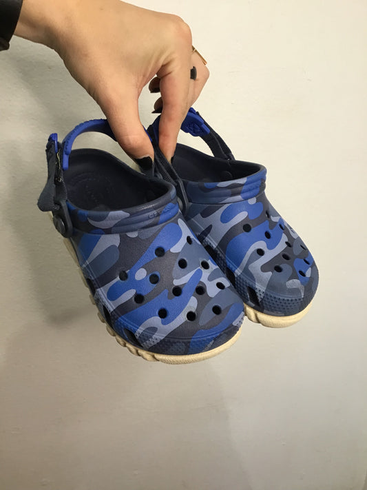 C12 Crocs w side straps blue