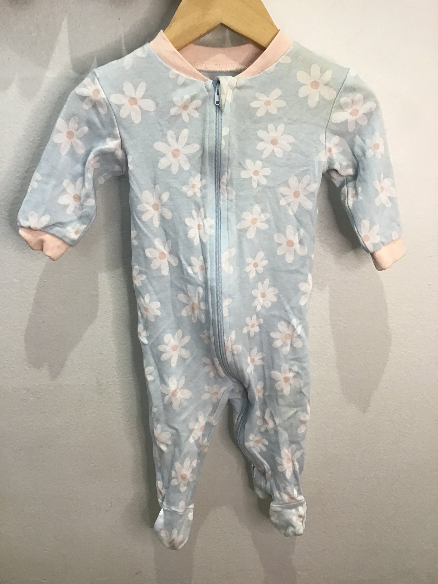 Sleeper daisies 3-6m