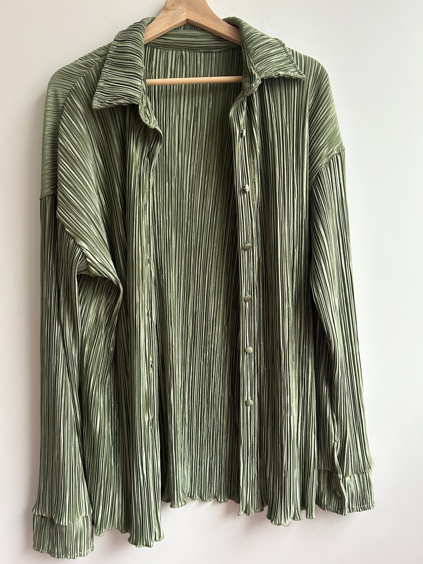 Green pleated shirt M