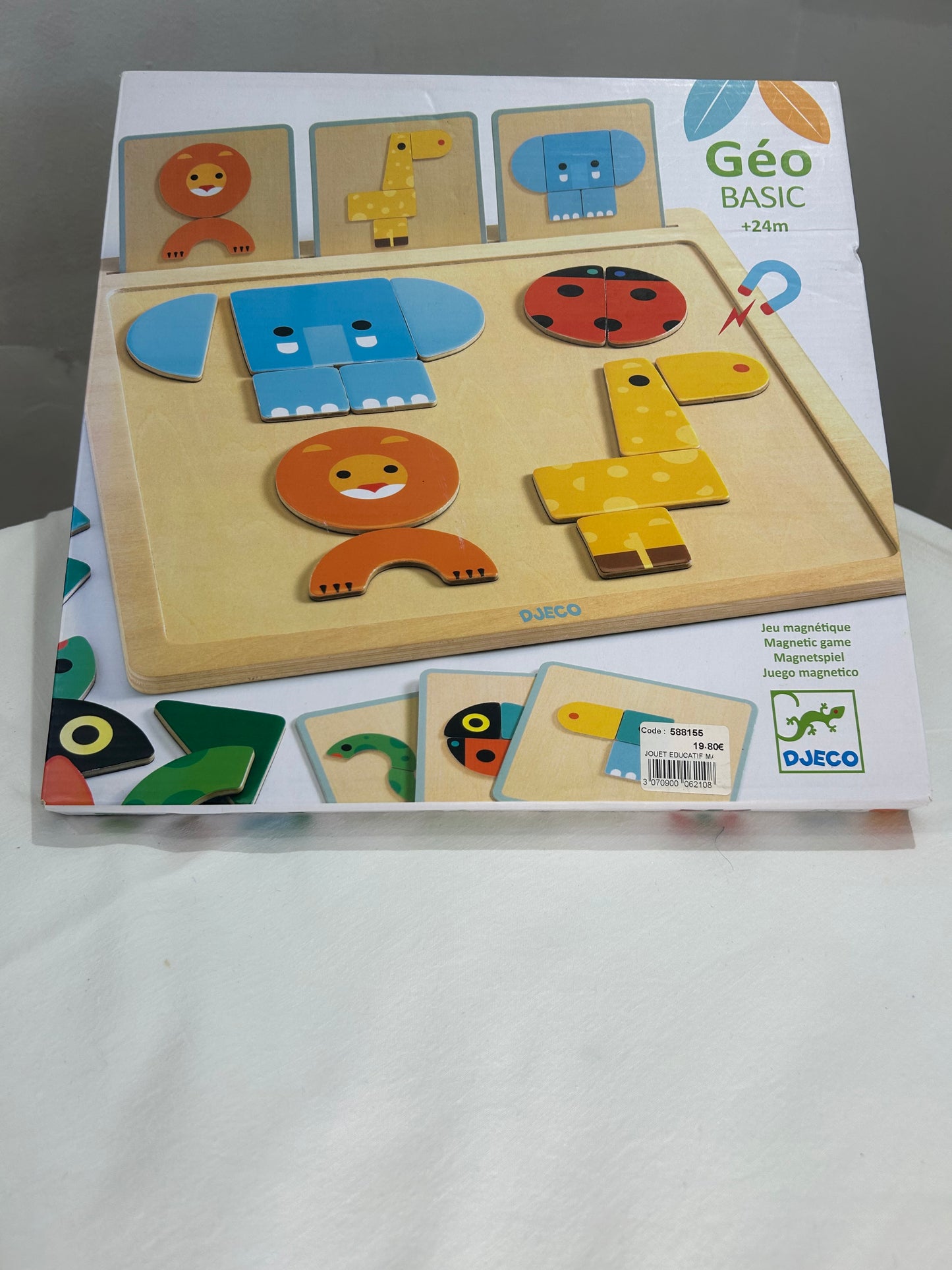 Djeco magnetic game