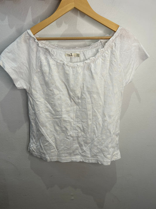 White on white designs tee 9-10y