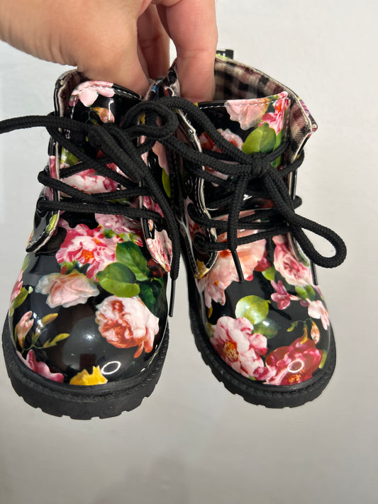 C7-8 floral combat boots