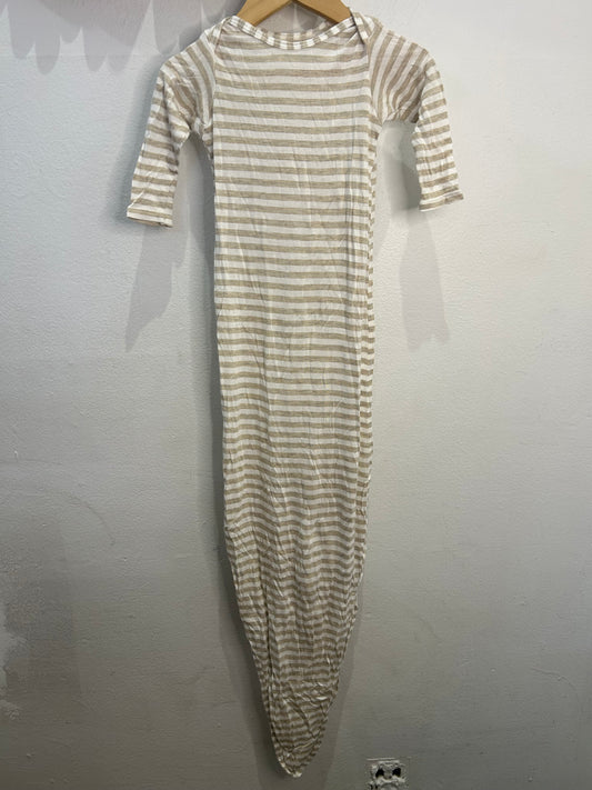 Tiny very soft leizing model sleep gown 3-6m