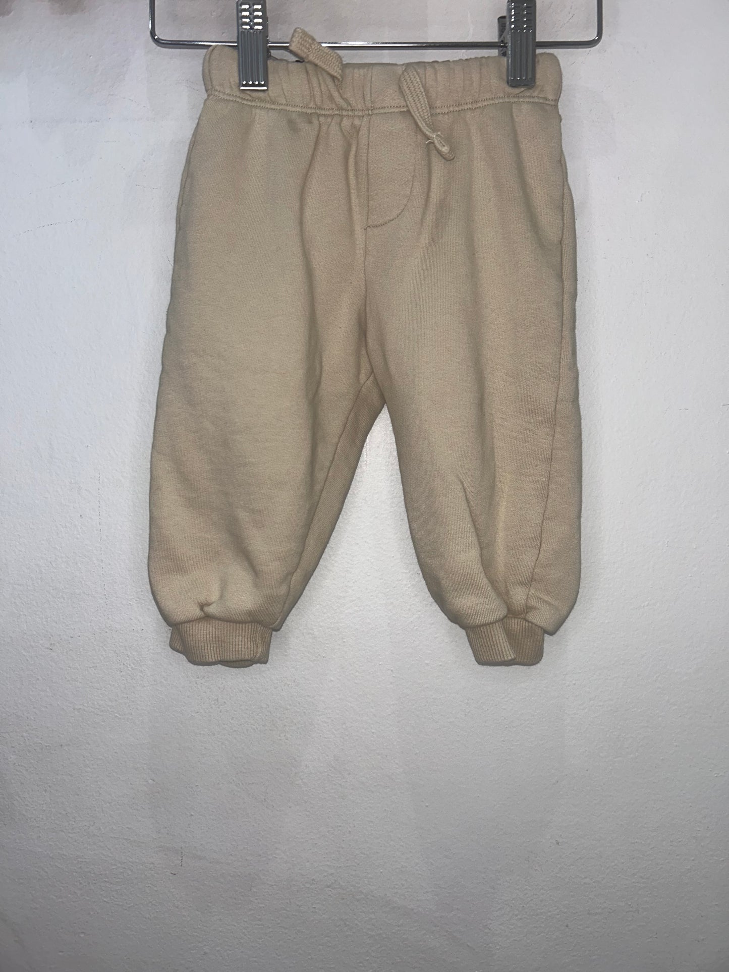 Light beige joggers 12-18m