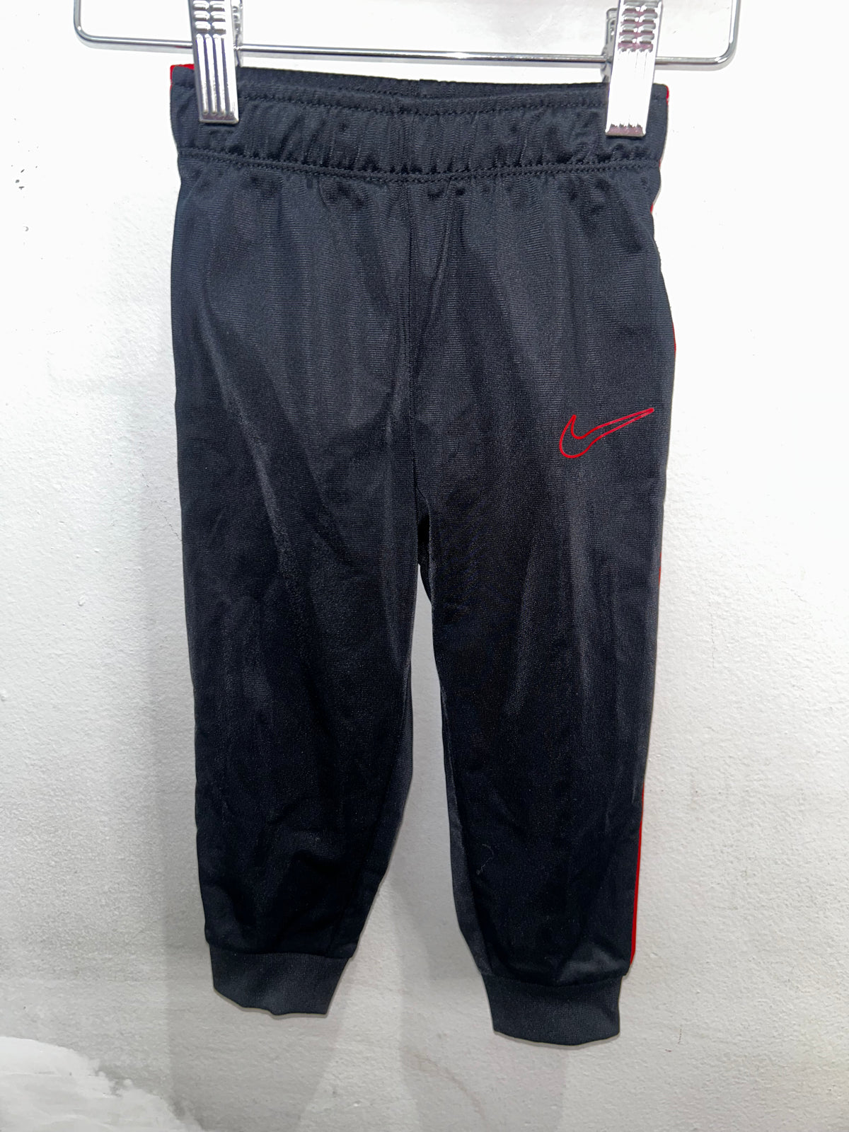 Nike red and black jogger set 18m