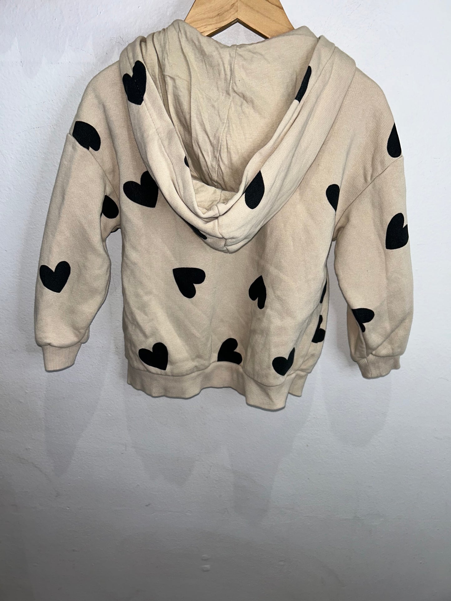 Cream sweatshirt black hearts 2-4y