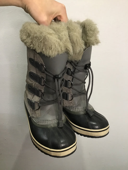 Y2 Sorel grey winter boots