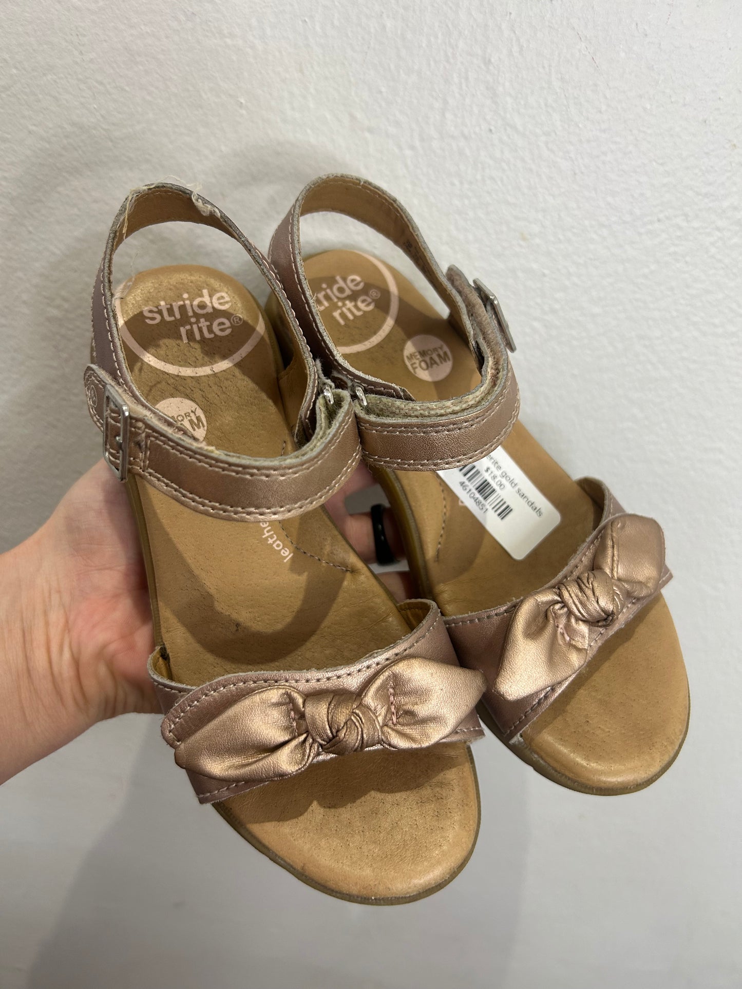 Y1 striderite gold sandals