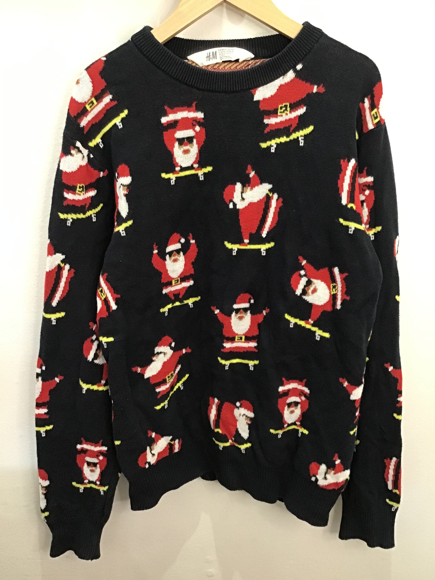 Skateboarding santa sweater 10-12y