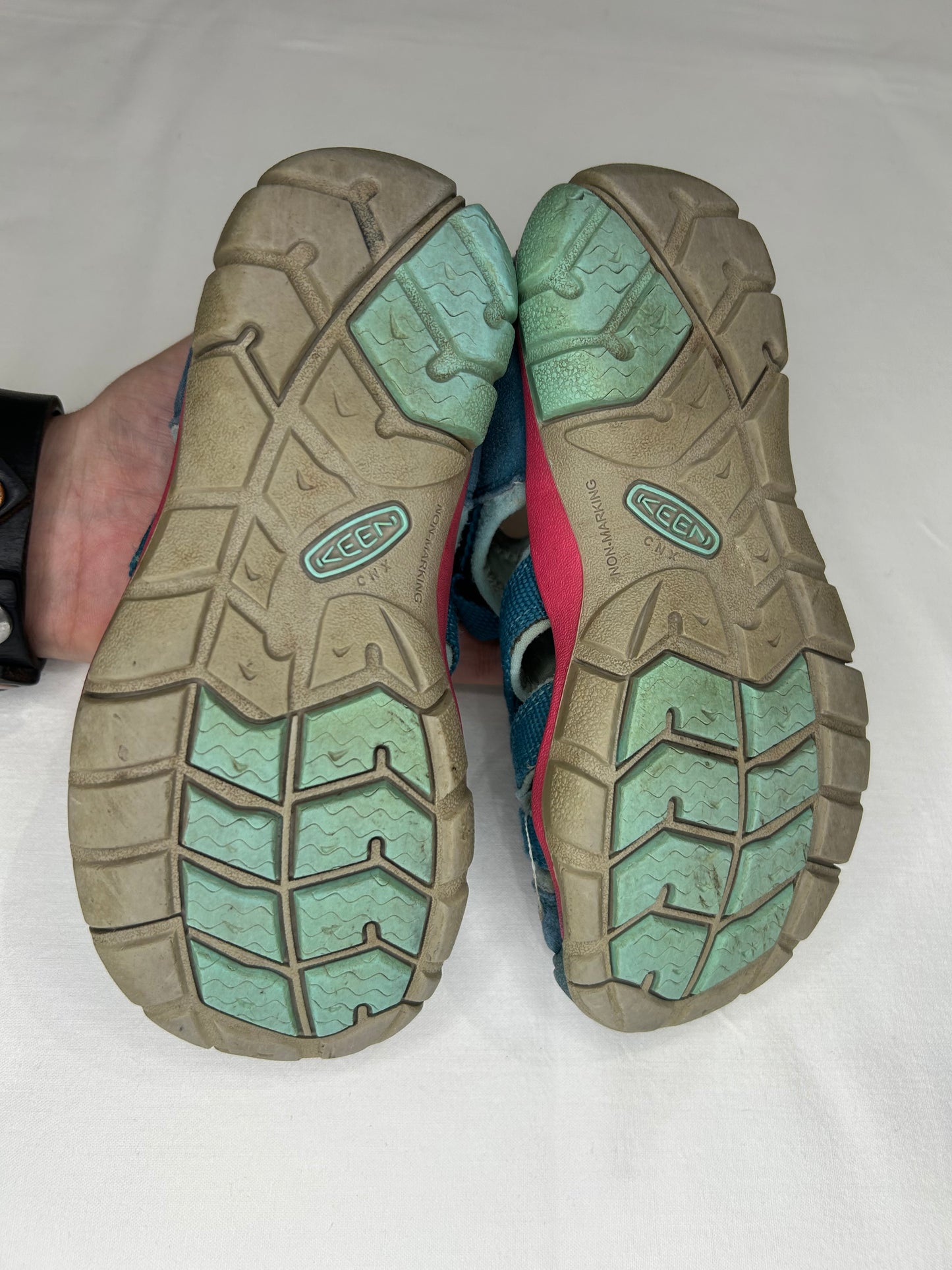 C12 light blue Keens