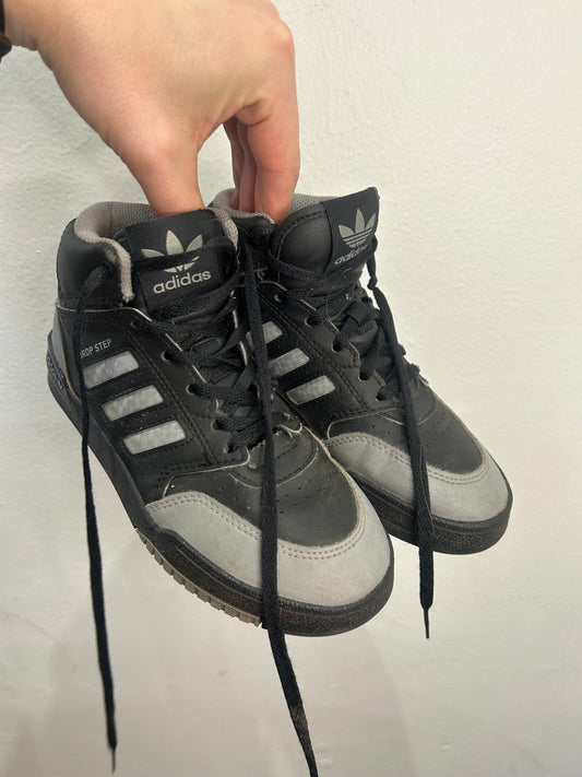 Y1.5 Adidas black hightops