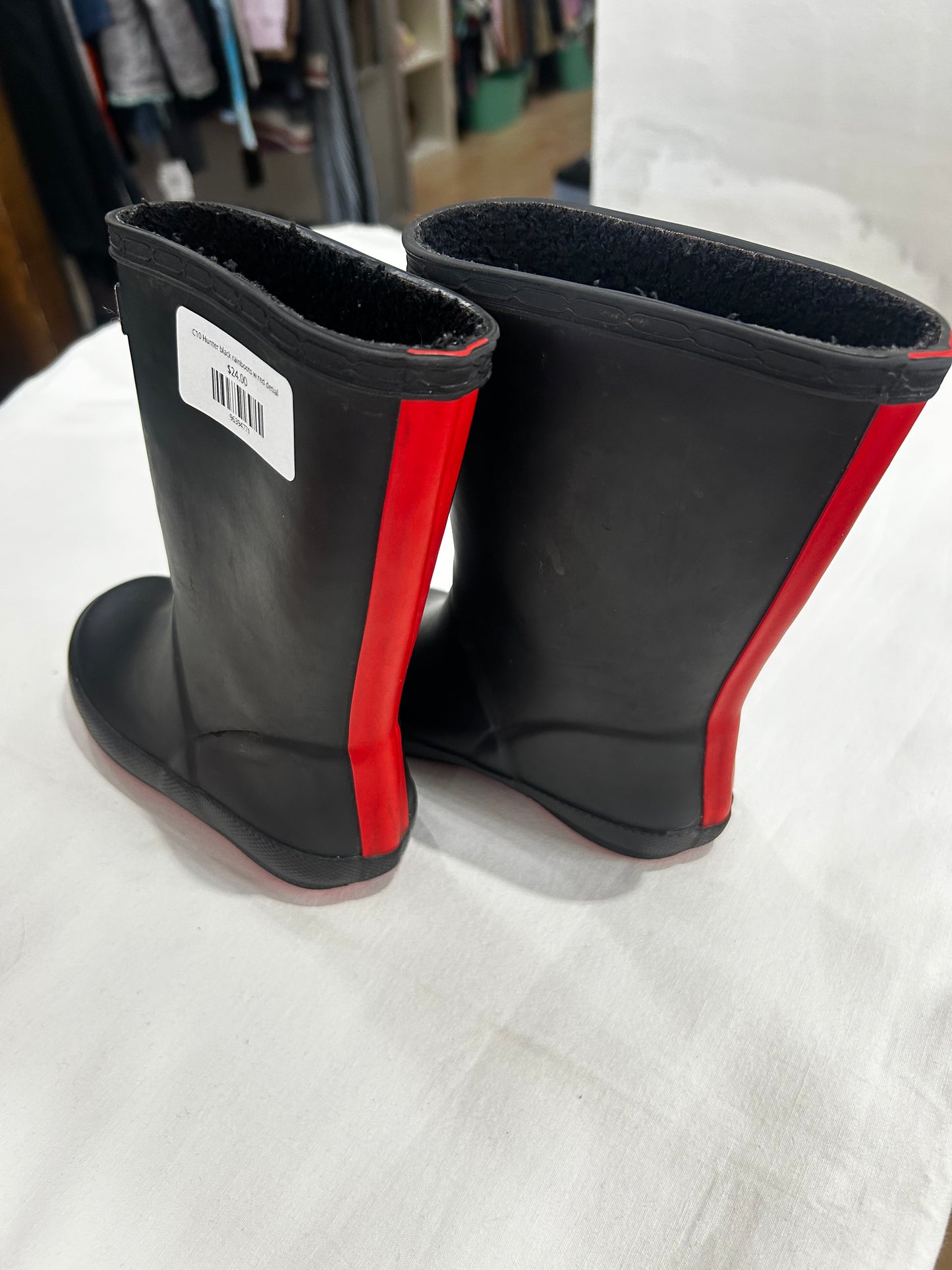 C10 Hunter black rainboots w red detial