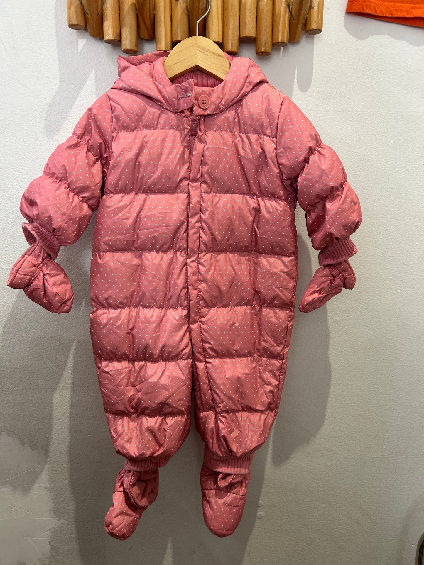 Pink dots snowsuit 6-12m