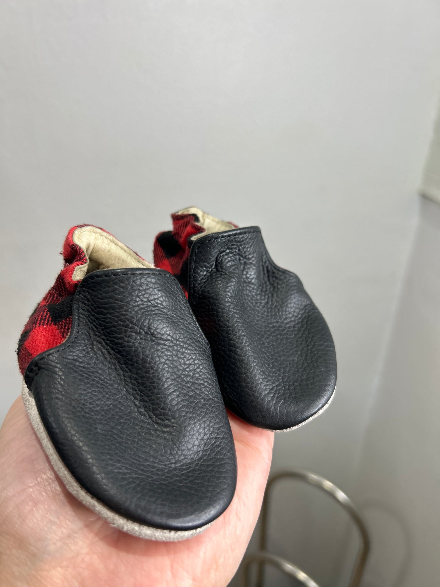 Robeez checkered shoes 0-6m