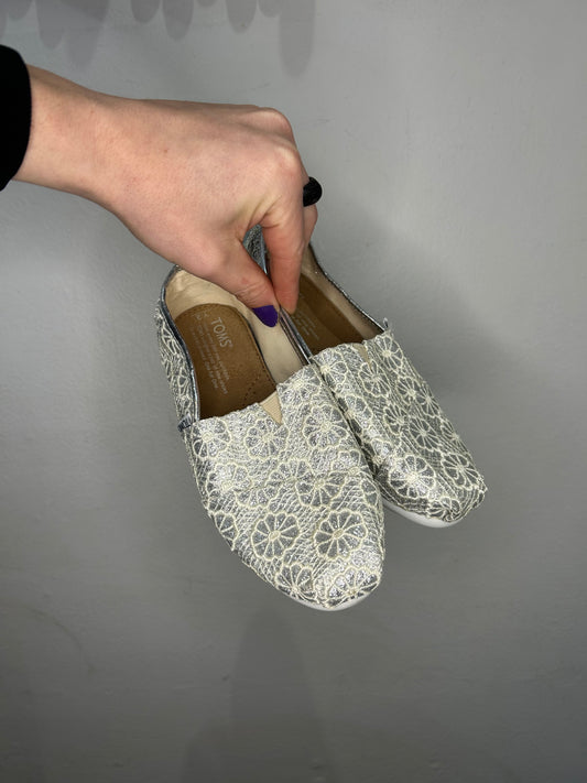 Y2 sparkly Toms