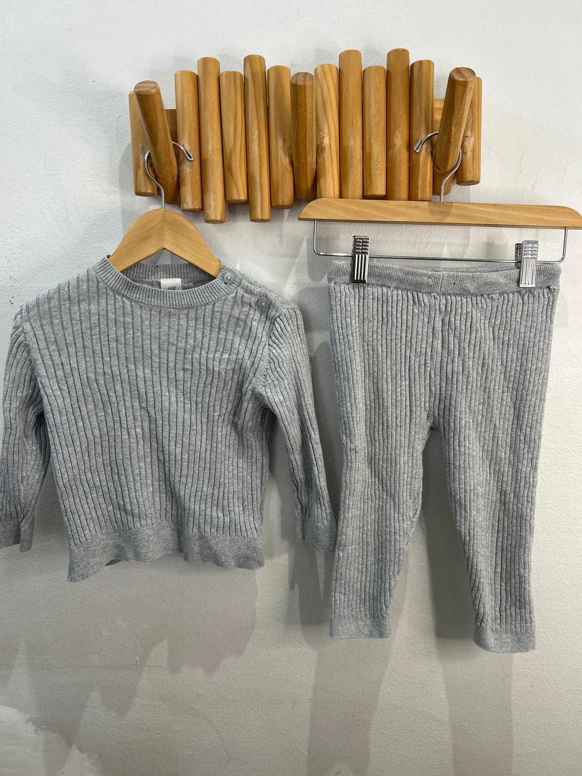 Grey ribbed sweater set 12-18m