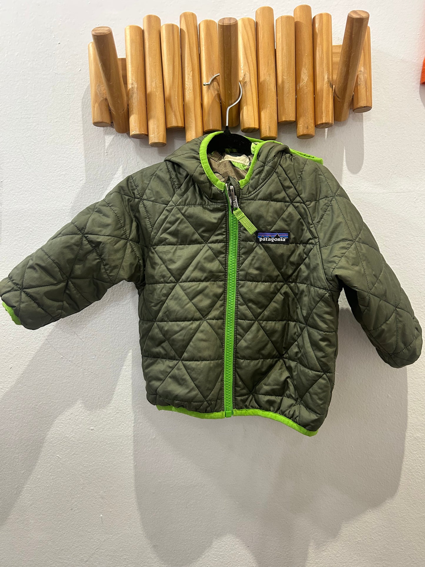 Patagonia reversible jacket olive 12-18m
