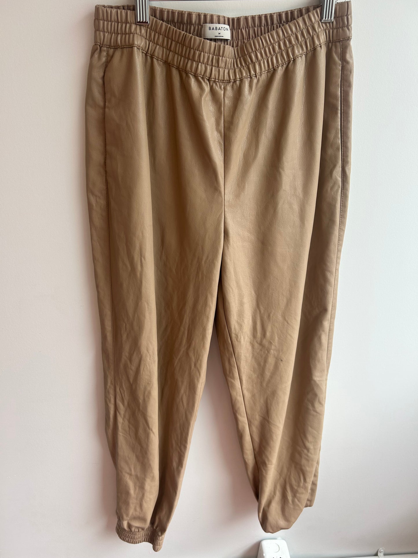 Faux leather joggers (one pinhole peel) M
