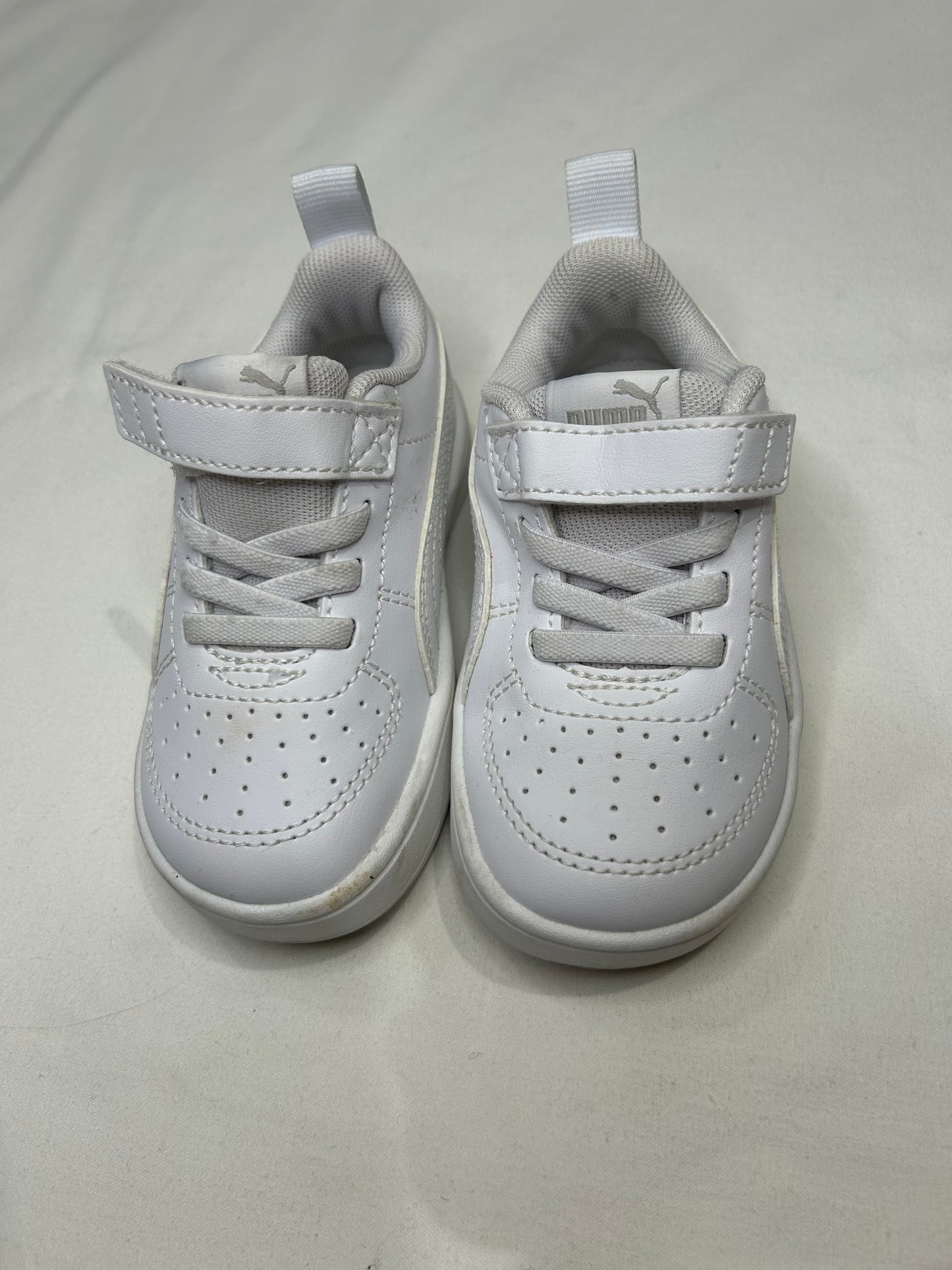 C6 white Pumas