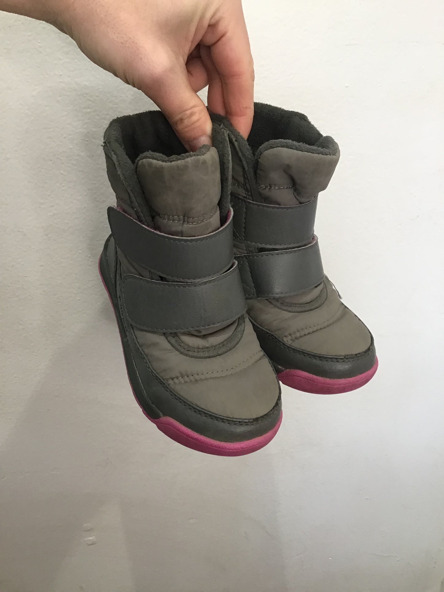 C10 grey and pink Sorels